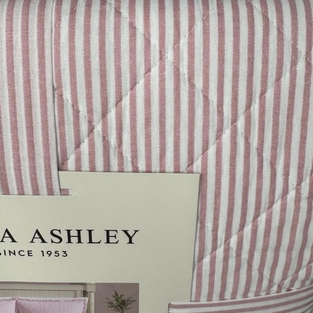 Laura Ashley ~ Full/Queen PINK Oxford Stripe Quilt/Sham Set ~ Reversible/Cotton - Picture 3 of 9